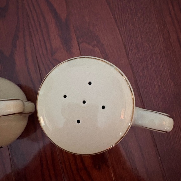 Vintage Hall China Jewel Tea Autumn Leaf Salt and Pepper Shakers - Picture 4 of 7